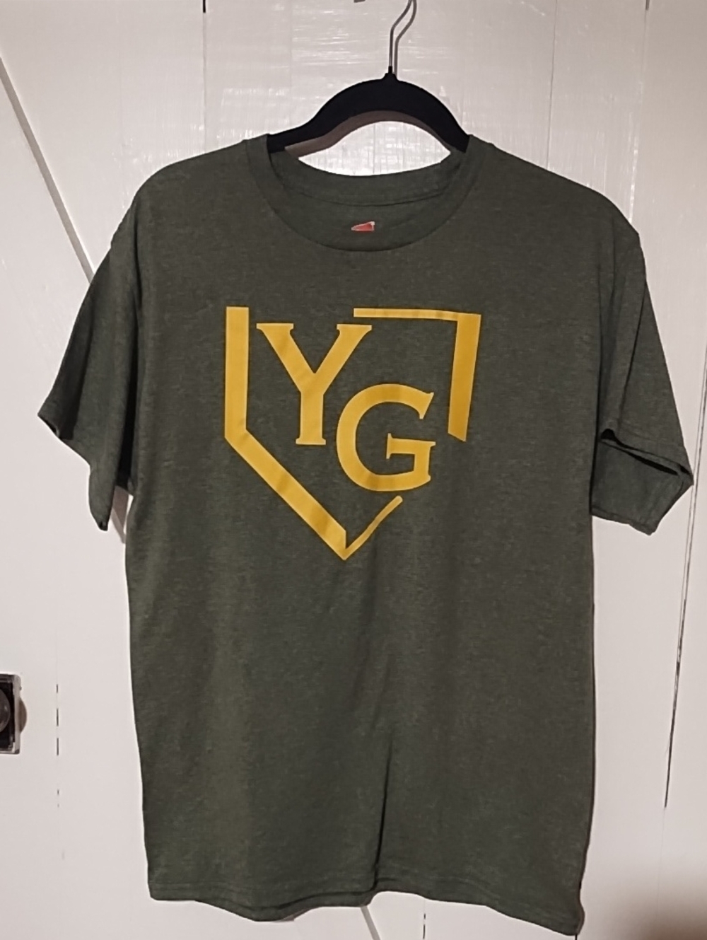 Hanes Olive Green Tee with Yellow YG Shield Graphic Medium EUC.